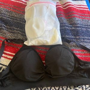 Nursing Bra and Reusable Nursing Pads